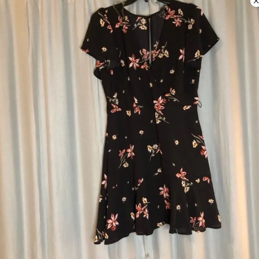 Trixx Floral print black mini dress short sleeve keyhole entrance size L